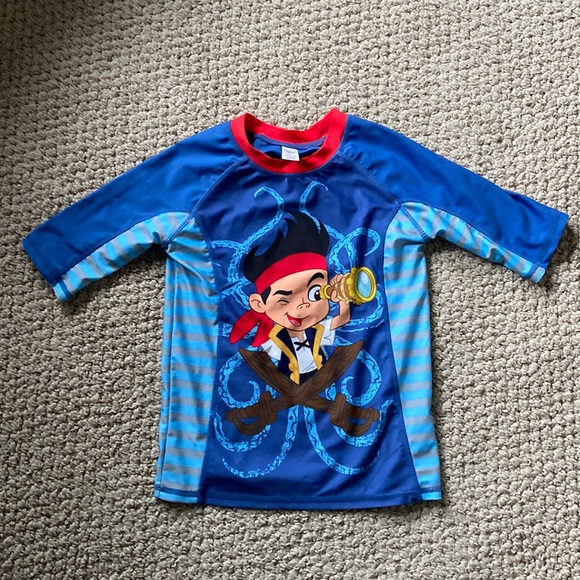 New (NWOT) Disney Jake and the Pirates Rash guard and Swim Trunk Set-Size 7/8 - Picture 2 of 11